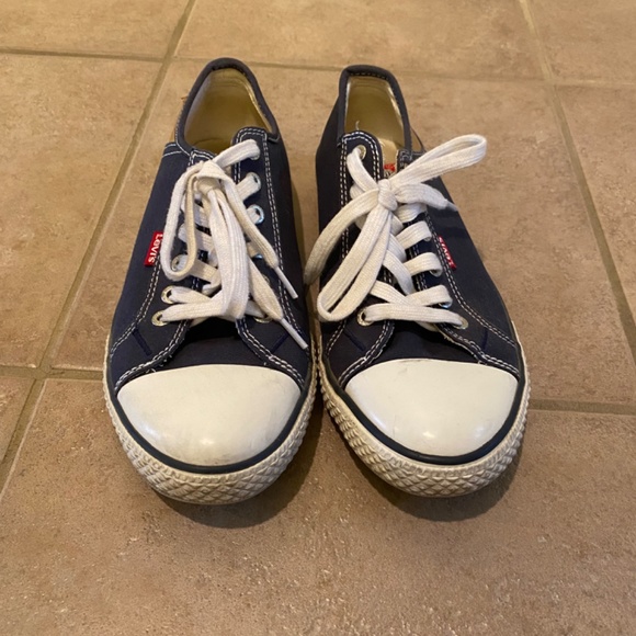 Women’s Levi’s Converse Style Low Top Casual Sneakers - Picture 2 of 5
